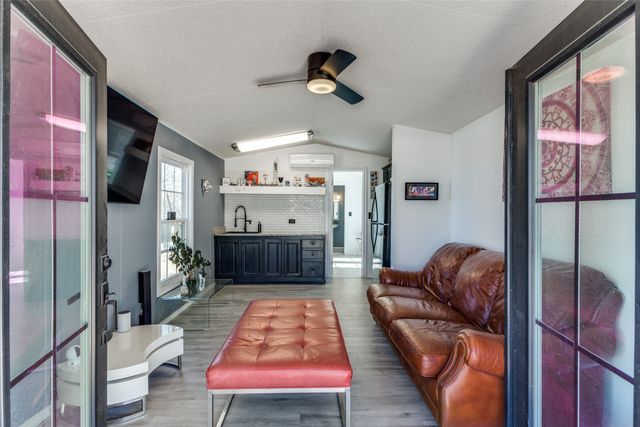332 Hometown Way, Springtown, TX 76082