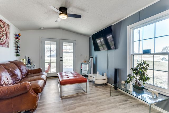332 Hometown Way, Springtown, TX 76082