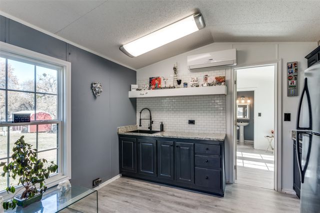 332 Hometown Way, Springtown, TX 76082