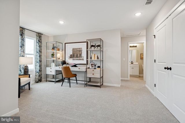 4 SILVERBELL AVE, Berlin, NJ 08009
