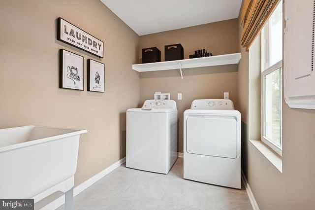 4 SILVERBELL AVE, Berlin, NJ 08009