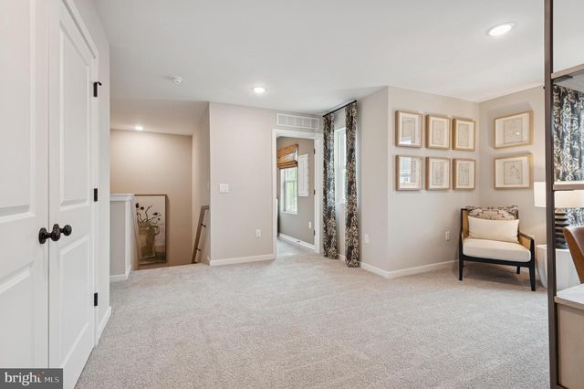 4 SILVERBELL AVE, Berlin, NJ 08009
