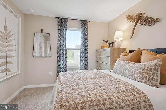 4 SILVERBELL AVE, Berlin, NJ 08009