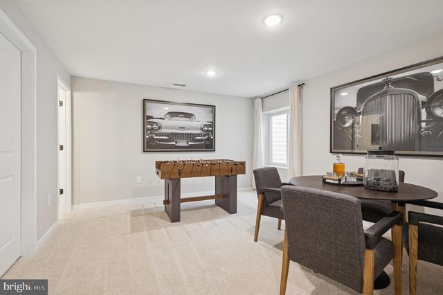 4 SILVERBELL AVE, Berlin, NJ 08009