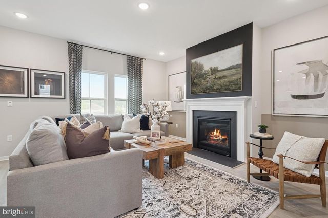 4 SILVERBELL AVE, Berlin, NJ 08009