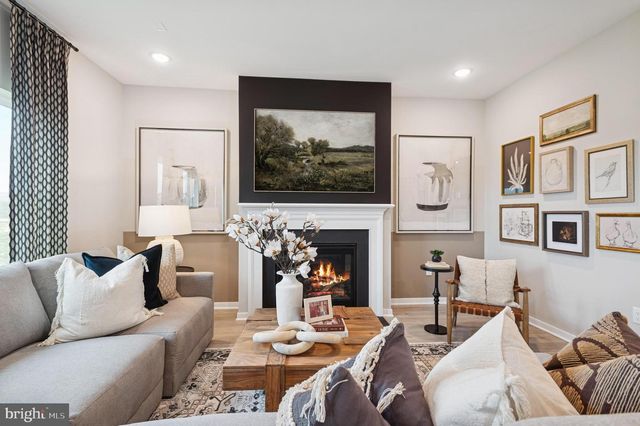 4 SILVERBELL AVE, Berlin, NJ 08009