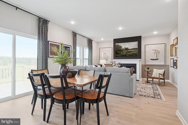 4 SILVERBELL AVE, Berlin, NJ 08009