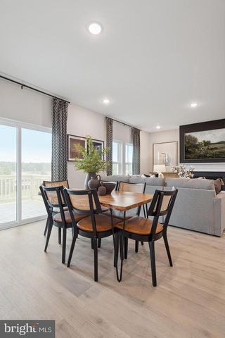 4 SILVERBELL AVE, Berlin, NJ 08009