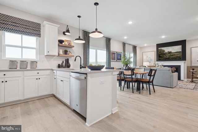4 SILVERBELL AVE, Berlin, NJ 08009