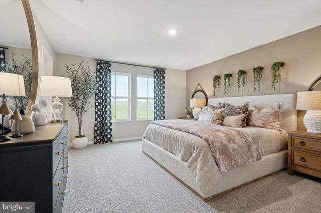 4 SILVERBELL AVE, Berlin, NJ 08009