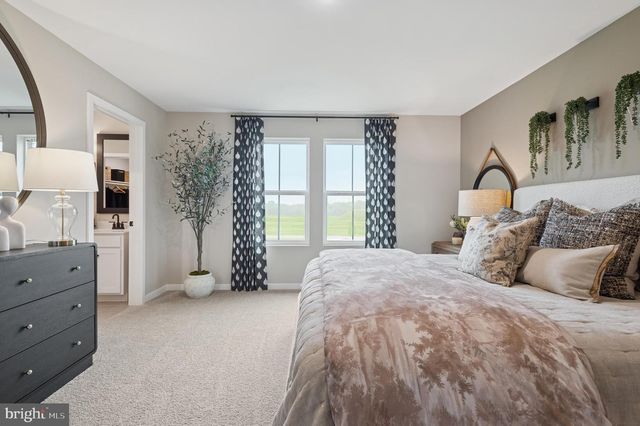 4 SILVERBELL AVE, Berlin, NJ 08009