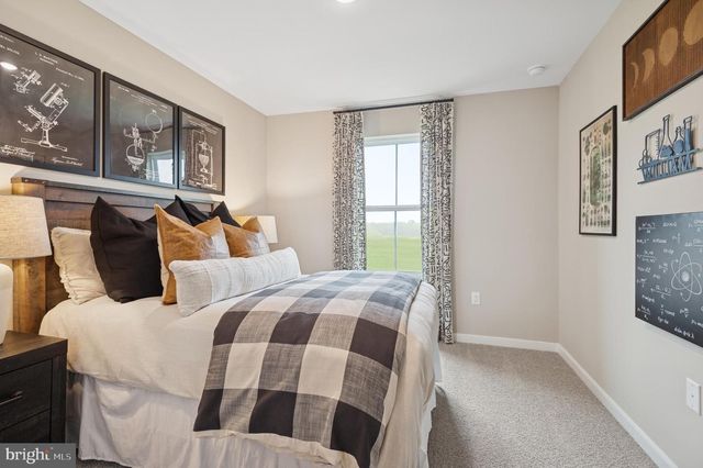4 SILVERBELL AVE, Berlin, NJ 08009