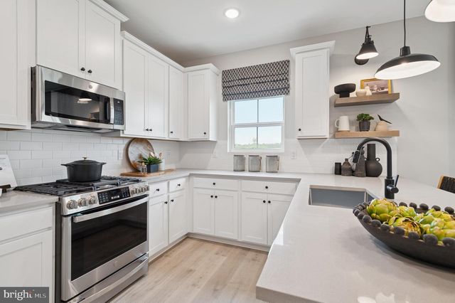 4 SILVERBELL AVE, Berlin, NJ 08009