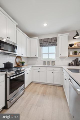 4 SILVERBELL AVE, Berlin, NJ 08009