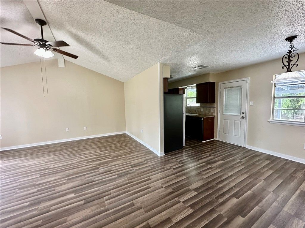 1410 Hesse St, Portland, TX 78374 — photo 4