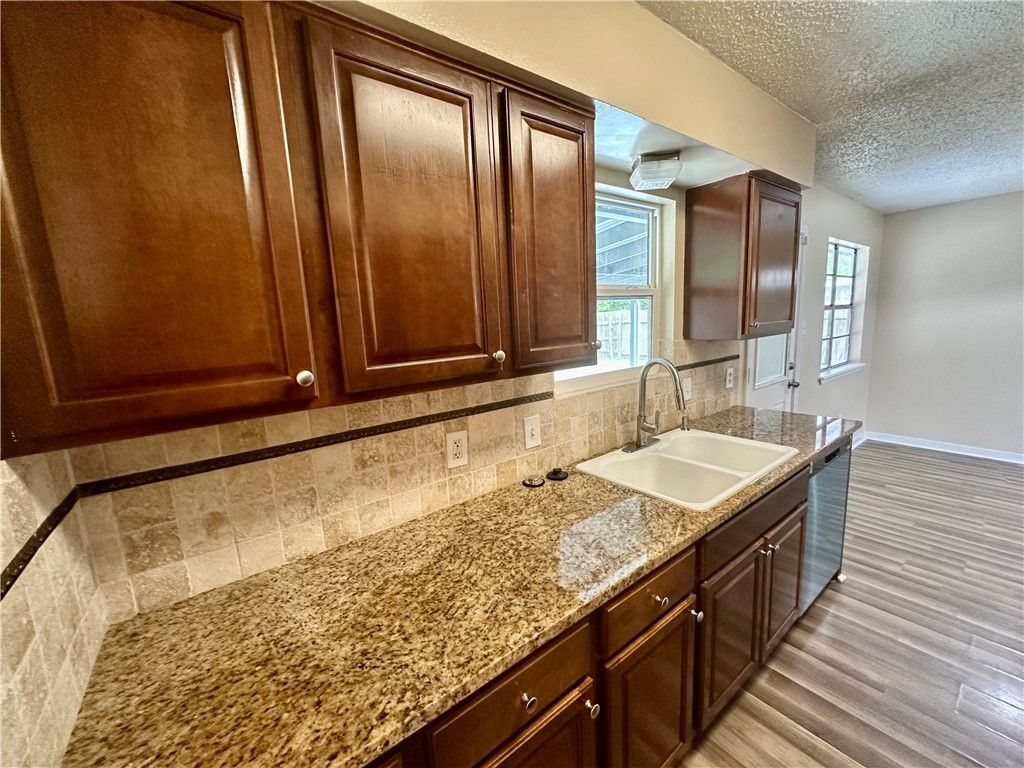 1410 Hesse St, Portland, TX 78374 — photo 5