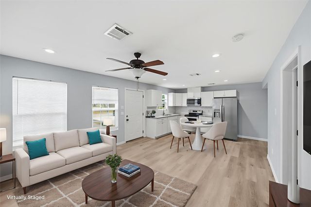 8595 Parkway Drive B, Houston, TX 77088