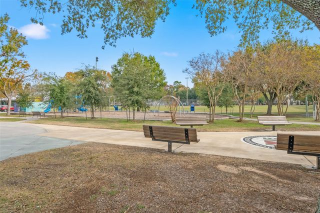 8595 Parkway Drive B, Houston, TX 77088