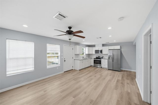 8595 Parkway Drive B, Houston, TX 77088