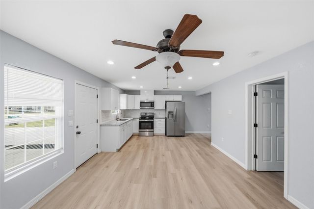 8595 Parkway Drive B, Houston, TX 77088