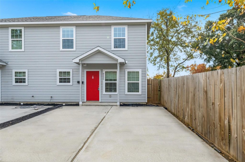 8595 Parkway Drive B, Houston, TX 77088