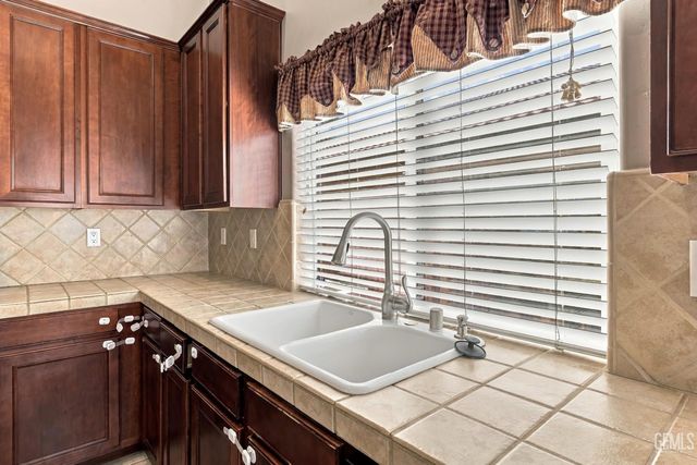 13006 Lake Pueblo Way, Bakersfield, CA 93314