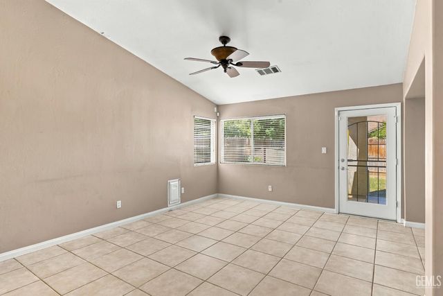 13006 Lake Pueblo Way, Bakersfield, CA 93314