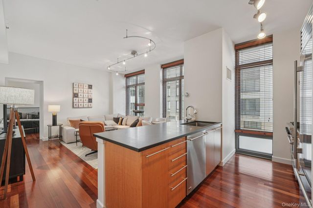 25 City Place 4B, White Plains, NY 10601