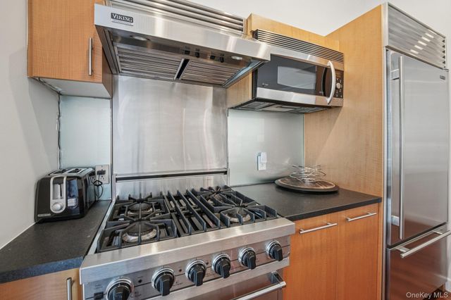 25 City Place 4B, White Plains, NY 10601