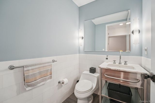 25 City Place 4B, White Plains, NY 10601