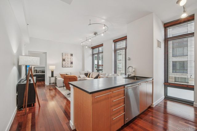 25 City Place 4B, White Plains, NY 10601