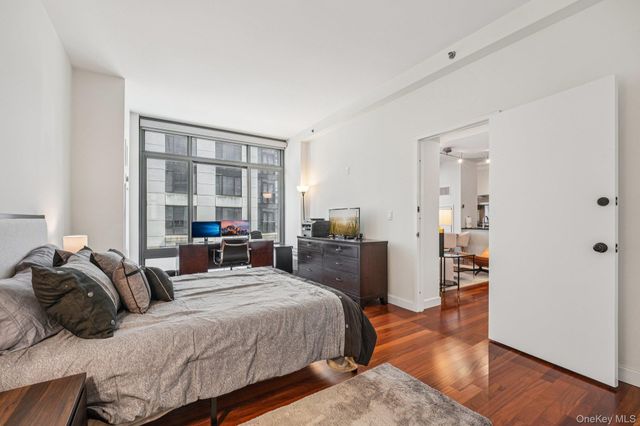 25 City Place 4B, White Plains, NY 10601