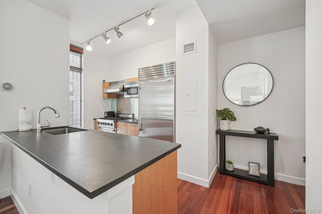 25 City Place 4B, White Plains, NY 10601
