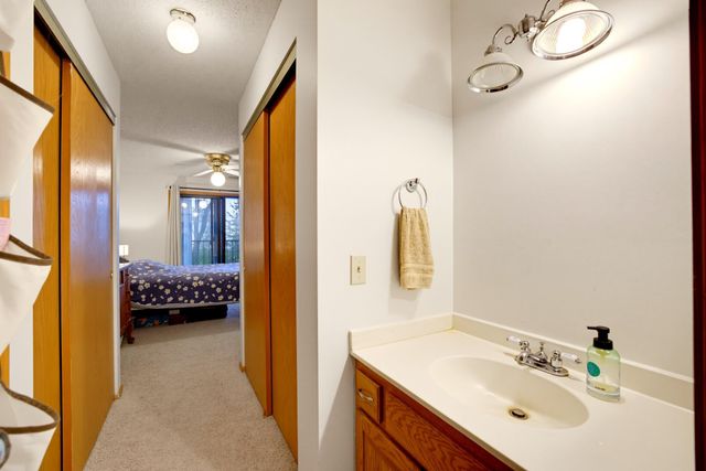 7200 Cahill Road 106, Edina, MN 55439