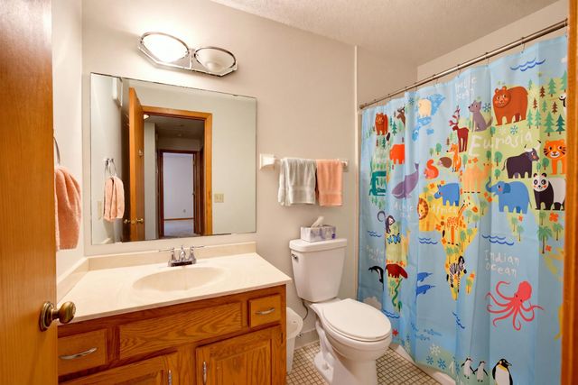 7200 Cahill Road 106, Edina, MN 55439