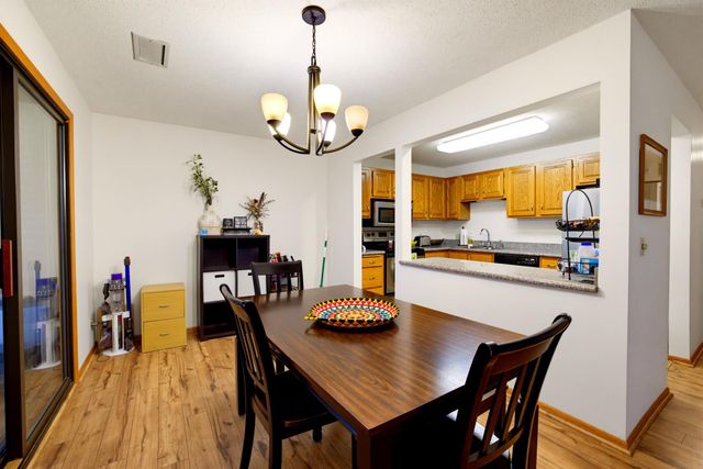 7200 Cahill Road 106, Edina, MN 55439