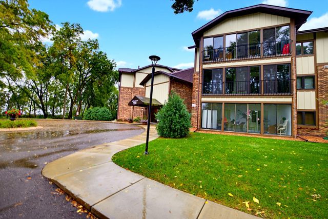 7200 Cahill Road 106, Edina, MN 55439