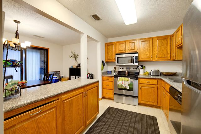 7200 Cahill Road 106, Edina, MN 55439