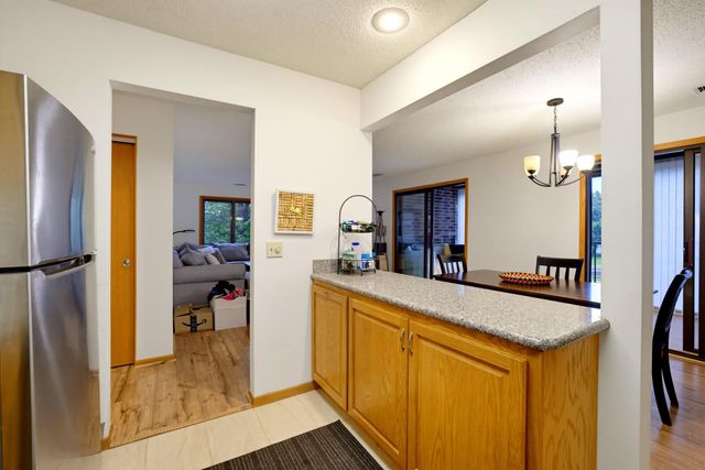 7200 Cahill Road 106, Edina, MN 55439