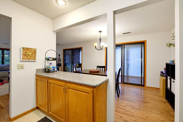 7200 Cahill Road 106, Edina, MN 55439