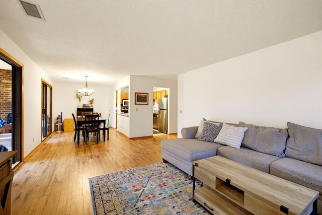7200 Cahill Road 106, Edina, MN 55439