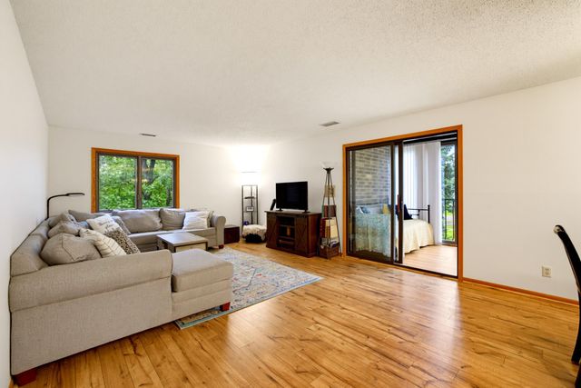 7200 Cahill Road 106, Edina, MN 55439