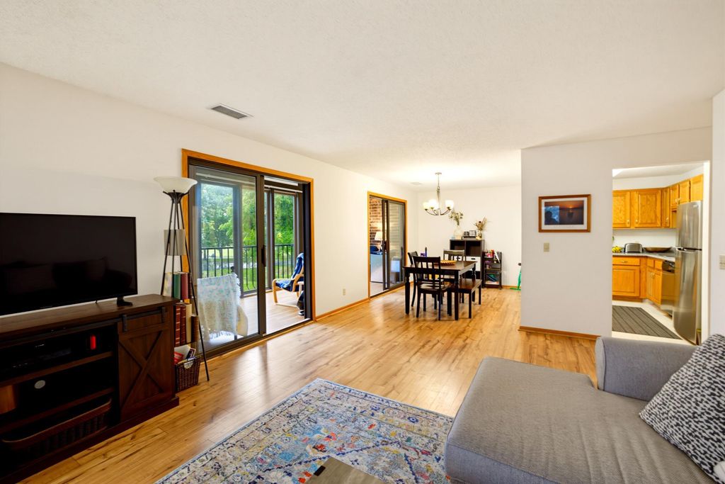 7200 Cahill Road 106, Edina, MN 55439