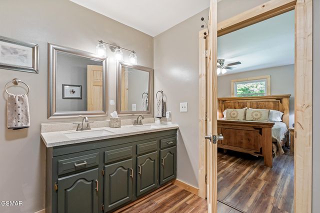 4527 E Scenic Drive, Gatlinburg, TN 37738