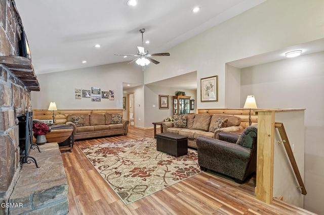 4527 E Scenic Drive, Gatlinburg, TN 37738