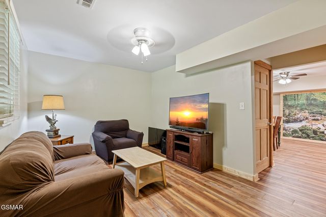 4527 E Scenic Drive, Gatlinburg, TN 37738