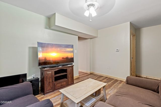 4527 E Scenic Drive, Gatlinburg, TN 37738