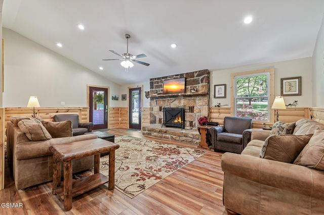 4527 E Scenic Drive, Gatlinburg, TN 37738