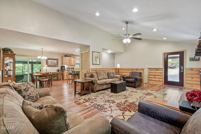 4527 E Scenic Drive, Gatlinburg, TN 37738