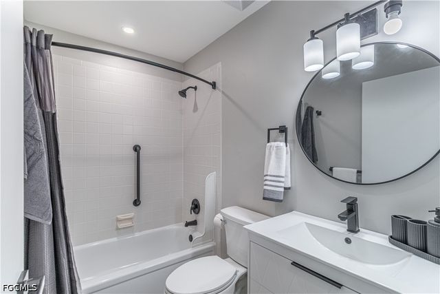 7402 Lake Breeze DR 308, Fort Myers, FL 33907